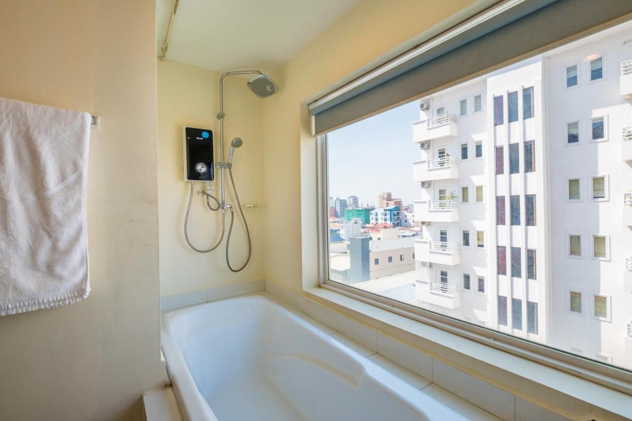 Colina Sky Hotel Phnom Penh Exterior photo