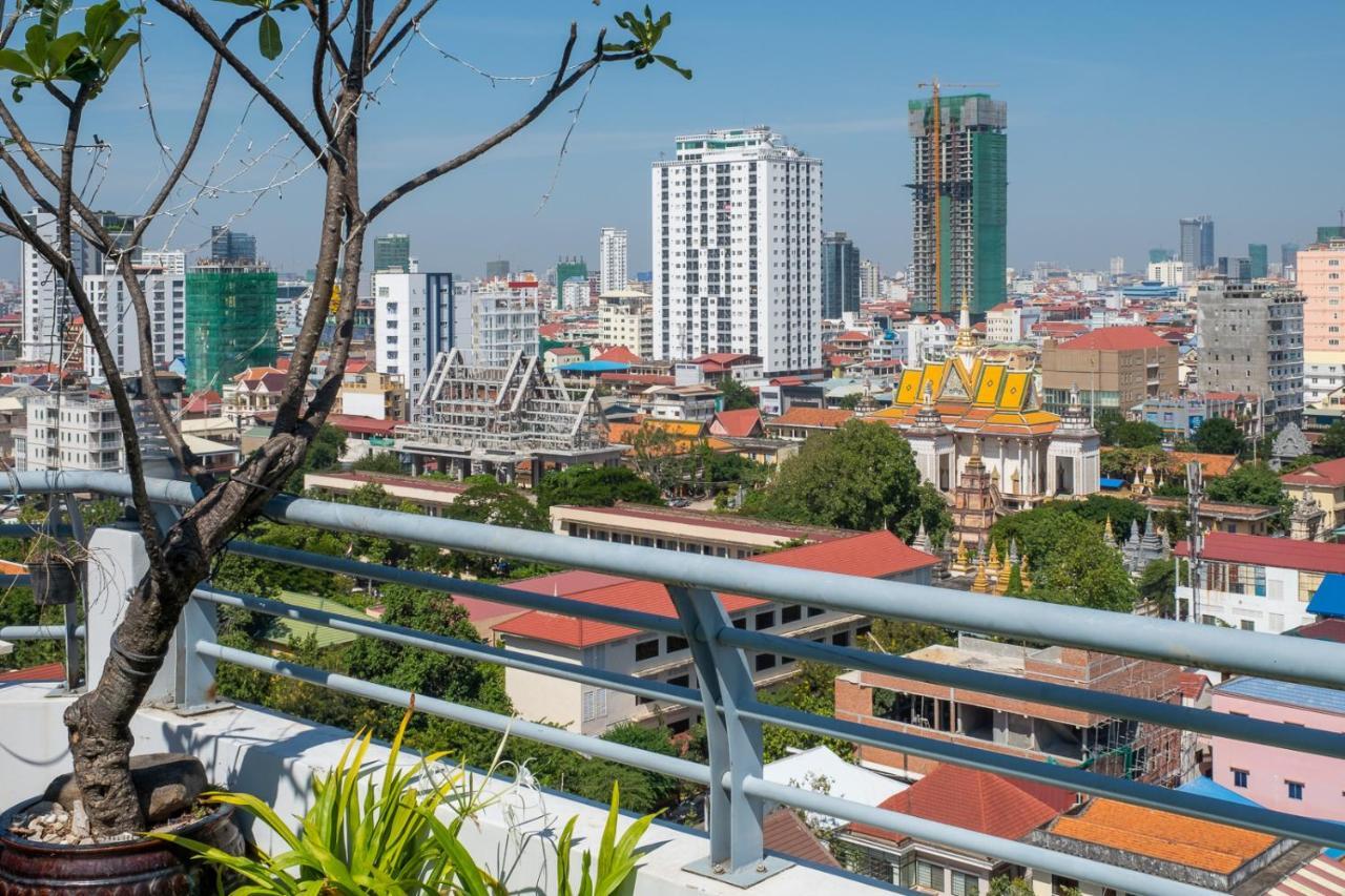 Colina Sky Hotel Phnom Penh Exterior photo